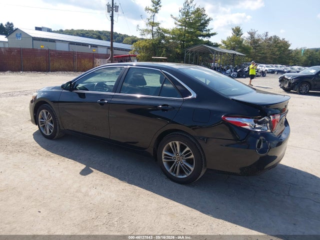 46127843 :رقم المزاد ، 4T1BF1FK8FU107896 vin ، 2015 Toyota Camry Se مزاد بيع