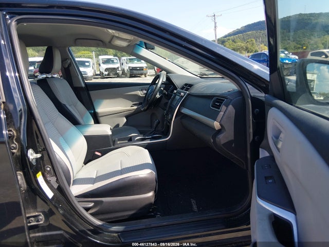 46127843 :رقم المزاد ، 4T1BF1FK8FU107896 vin ، 2015 Toyota Camry Se مزاد بيع