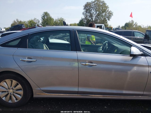Aukcja sprzedaży 2017 Hyundai Sonata Hybrid Se, vin: KMHE24L13HA048461, numer aukcji: 46128174