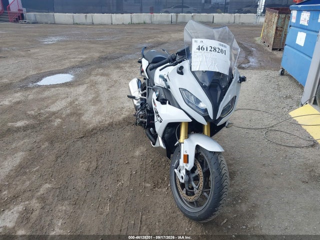 2024 WB10M8302R6K42715 main image