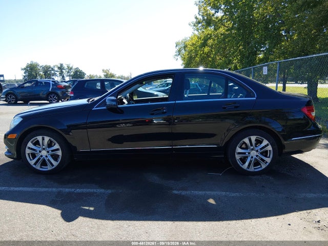 Продажа на аукционе авто 2013 Mercedes-benz C 300 Luxury 4matic, vin: WDDGF8AB4DF969787, номер лота: 46128261