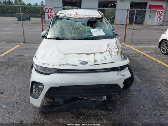 2021 Kia Soul S მანქანა იყიდება აუქციონზე, vin: KNDJ23AU9M7773905, აუქციონის ნომერი: 46128403