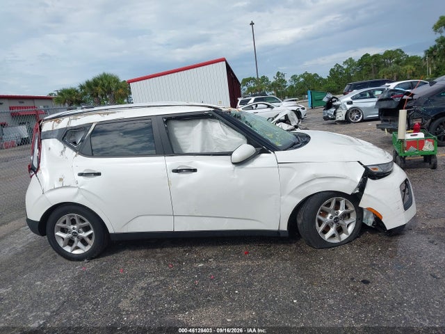 2021 Kia Soul S მანქანა იყიდება აუქციონზე, vin: KNDJ23AU9M7773905, აუქციონის ნომერი: 46128403