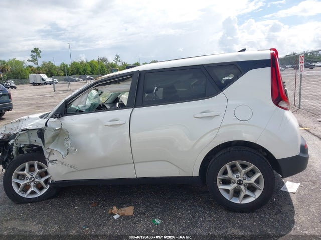2021 Kia Soul S მანქანა იყიდება აუქციონზე, vin: KNDJ23AU9M7773905, აუქციონის ნომერი: 46128403