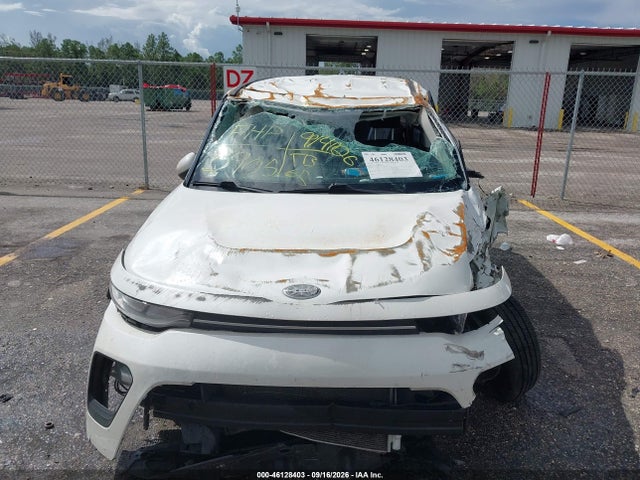 2021 Kia Soul S მანქანა იყიდება აუქციონზე, vin: KNDJ23AU9M7773905, აუქციონის ნომერი: 46128403