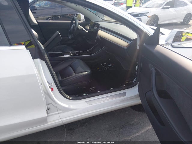 2018 Tesla Model 3 Long Range/mid Range მანქანა იყიდება აუქციონზე, vin: 5YJ3E1EA3JF024981, აუქციონის ნომერი: 46128407
