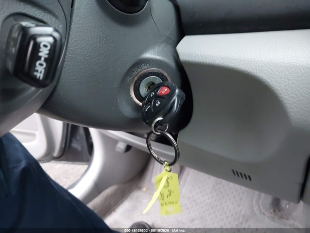 46128502 :رقم المزاد ، 4T1BF3EK1AU078313 vin ، 2010 Toyota Camry Le مزاد بيع