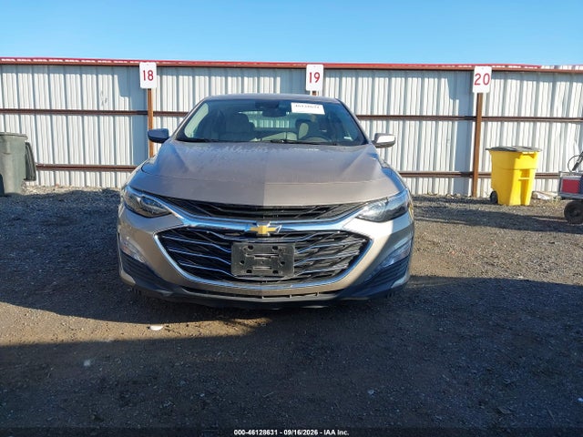 1G1ZD5ST4SF151674 Chevrolet Malibu Fwd 1lt