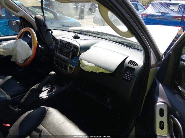 46128740 :رقم المزاد ، 1FMYU94105KA51312 vin ، 2005 Ford Escape Limited مزاد بيع