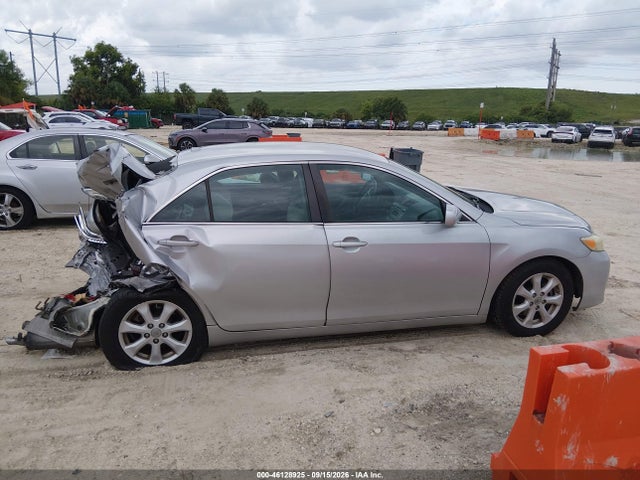 46128925 :رقم المزاد ، 4T1BF3EK8BU698013 vin ، 2011 Toyota Camry Le مزاد بيع