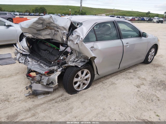46128925 :رقم المزاد ، 4T1BF3EK8BU698013 vin ، 2011 Toyota Camry Le مزاد بيع