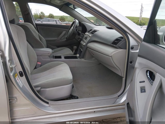 46128925 :رقم المزاد ، 4T1BF3EK8BU698013 vin ، 2011 Toyota Camry Le مزاد بيع