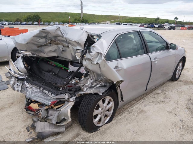 46128925 :رقم المزاد ، 4T1BF3EK8BU698013 vin ، 2011 Toyota Camry Le مزاد بيع