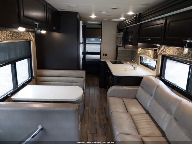 Продажа на аукционе авто 2016 Forest River M2, vin: 1FVACXCY2GHHG1648, номер лота: 46128954