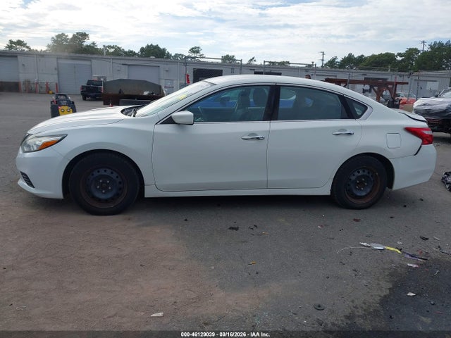 2017 Nissan Altima 2.5 S მანქანა იყიდება აუქციონზე, vin: 1N4AL3AP3HN358562, აუქციონის ნომერი: 46129039