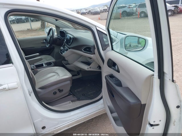 46129118 :رقم المزاد ، 2C4RC1EG7HR506176 vin ، 2017 Chrysler Pacifica Touring-l Plus مزاد بيع