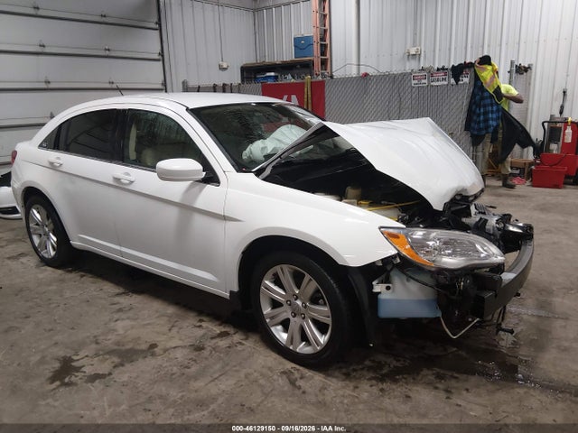 2011 Chrysler 200 Touring მანქანა იყიდება აუქციონზე, vin: 1C3BC1FB0BN613101, აუქციონის ნომერი: 46129150