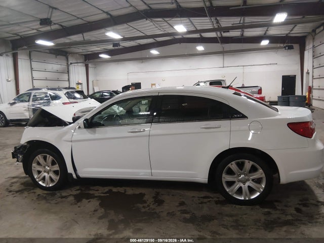 Продажа на аукционе авто 2011 Chrysler 200 Touring, vin: 1C3BC1FB0BN613101, номер лота: 46129150