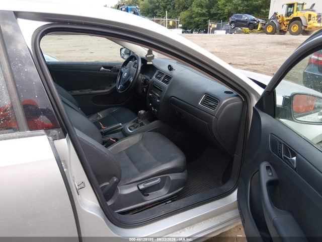 2011 Volkswagen Jetta 2.5l Se მანქანა იყიდება აუქციონზე, vin: 3VWDX7AJXBM385626, აუქციონის ნომერი: 46129185