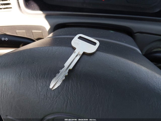 2001 Toyota Camry Le მანქანა იყიდება აუქციონზე, vin: 4T1BG22K01U860680, აუქციონის ნომერი: 46129198