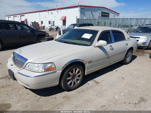 Продаж на аукціоні авто 2005 Lincoln Town Car Signature, vin: 1LNHM81WX5Y634512, номер лоту: 46129314