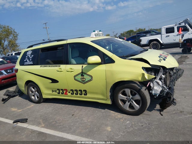 2019 Toyota Sienna Le 8 Passenger მანქანა იყიდება აუქციონზე, vin: 5TDKZ3DC6KS966745, აუქციონის ნომერი: 46129338