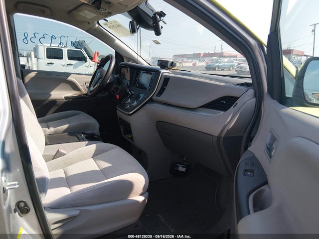 2019 Toyota Sienna Le 8 Passenger მანქანა იყიდება აუქციონზე, vin: 5TDKZ3DC6KS966745, აუქციონის ნომერი: 46129338