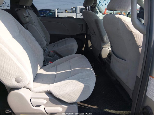 2019 Toyota Sienna Le 8 Passenger მანქანა იყიდება აუქციონზე, vin: 5TDKZ3DC6KS966745, აუქციონის ნომერი: 46129338