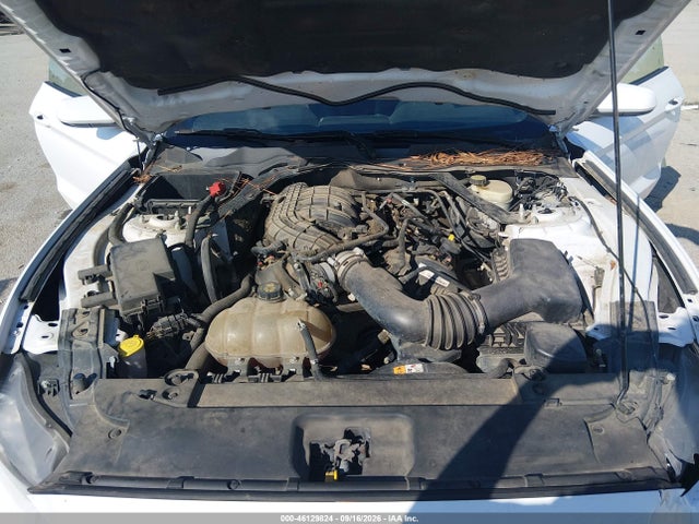 46129824 :رقم المزاد ، 1FATP8EM3F5330851 vin ، 2015 Ford Mustang V6 مزاد بيع