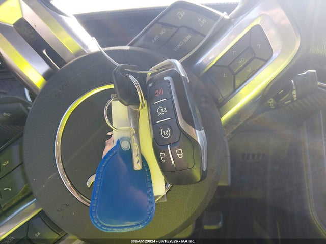 46129824 :رقم المزاد ، 1FATP8EM3F5330851 vin ، 2015 Ford Mustang V6 مزاد بيع