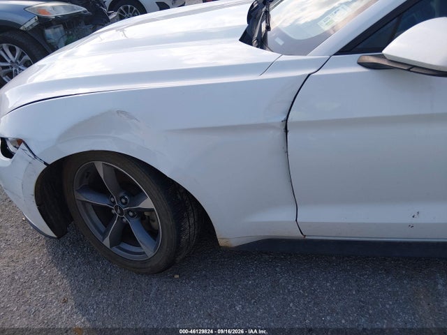 46129824 :رقم المزاد ، 1FATP8EM3F5330851 vin ، 2015 Ford Mustang V6 مزاد بيع