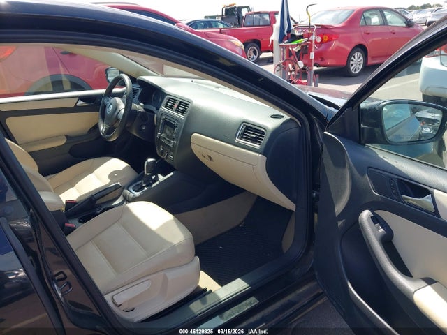 2012 Volkswagen Jetta 2.5l Se მანქანა იყიდება აუქციონზე, vin: 3VWDP7AJ4CM335371, აუქციონის ნომერი: 46129825