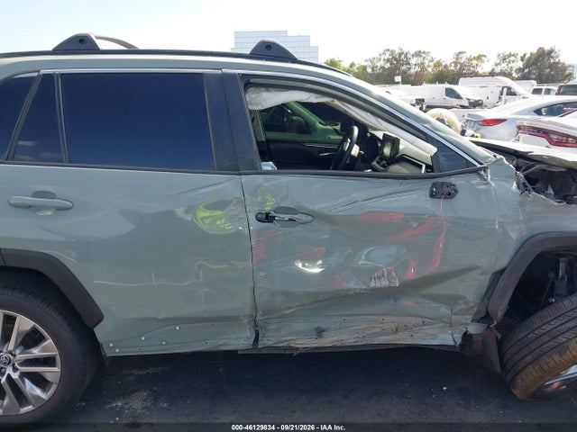 2T3C1RFV5NW215829 Toyota Rav4 Xle Premium