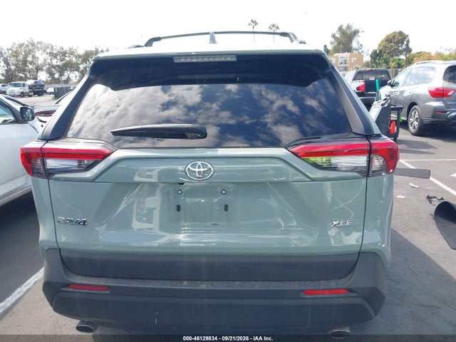 2T3C1RFV5NW215829 Toyota Rav4 Xle Premium