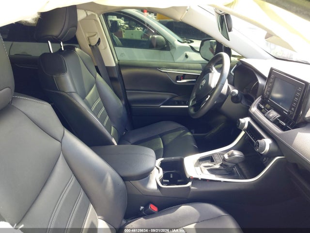 2T3C1RFV5NW215829 Toyota Rav4 Xle Premium