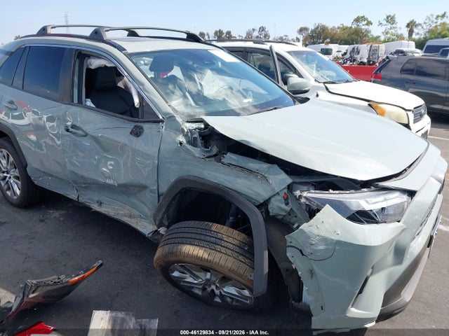 2T3C1RFV5NW215829 Toyota Rav4 Xle Premium