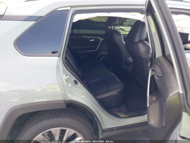 2T3C1RFV5NW215829 Toyota Rav4 Xle Premium
