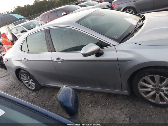46130008 :رقم المزاد ، 4T1C11AK2LU975947 vin ، 2020 Toyota Camry Le مزاد بيع