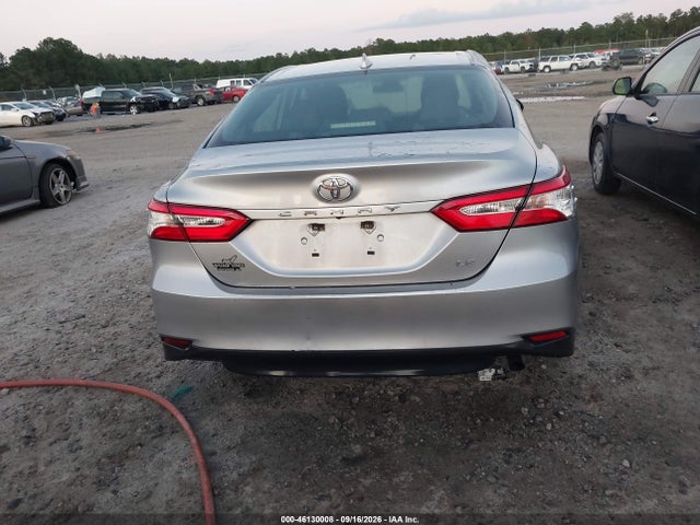 46130008 :رقم المزاد ، 4T1C11AK2LU975947 vin ، 2020 Toyota Camry Le مزاد بيع