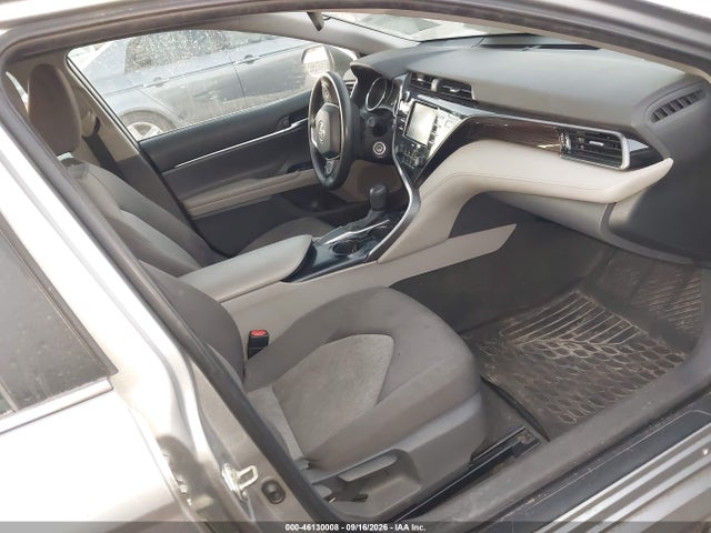 46130008 :رقم المزاد ، 4T1C11AK2LU975947 vin ، 2020 Toyota Camry Le مزاد بيع