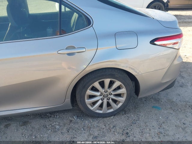 46130008 :رقم المزاد ، 4T1C11AK2LU975947 vin ، 2020 Toyota Camry Le مزاد بيع