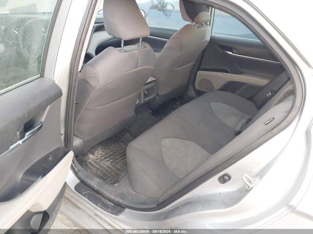 46130008 :رقم المزاد ، 4T1C11AK2LU975947 vin ، 2020 Toyota Camry Le مزاد بيع