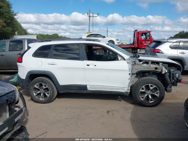 2015 Jeep Cherokee Trailhawk მანქანა იყიდება აუქციონზე, vin: 1C4PJMBS3FW570968, აუქციონის ნომერი: 46130229