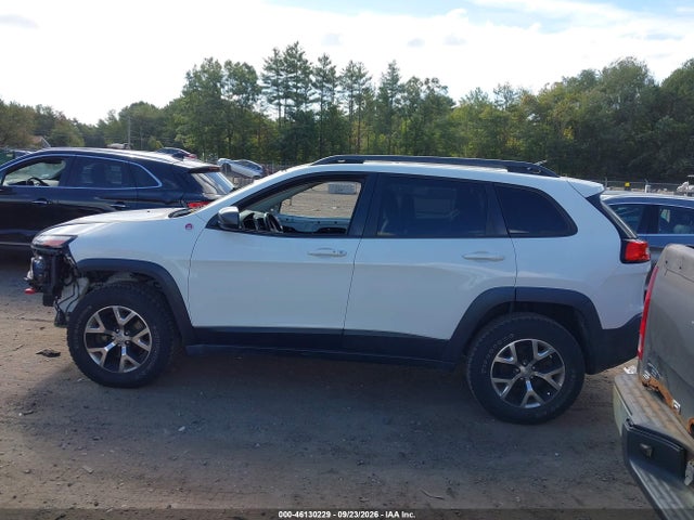 2015 Jeep Cherokee Trailhawk მანქანა იყიდება აუქციონზე, vin: 1C4PJMBS3FW570968, აუქციონის ნომერი: 46130229