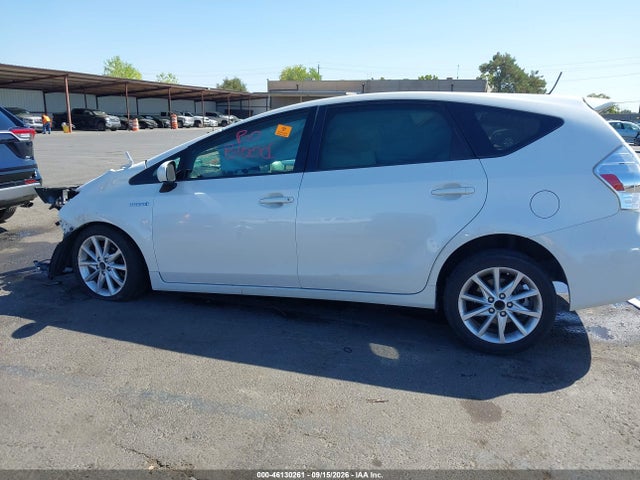 Продажа на аукционе авто 2013 Toyota Prius V Five, vin: JTDZN3EU1D3264497, номер лота: 46130261
