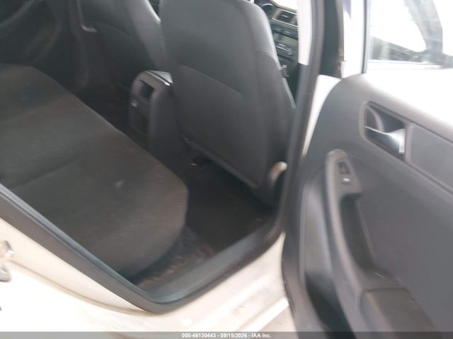46130443 :رقم المزاد ، 3VWD17AJ7FM314424 vin ، 2015 Volkswagen Jetta 1.8t Se مزاد بيع