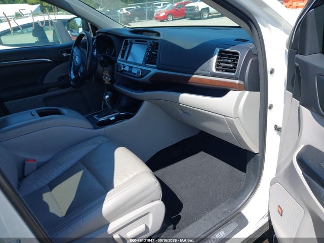 2015 Toyota Highlander Hybrid Limited Platinum V6 მანქანა იყიდება აუქციონზე, vin: 5TDDCRFH7FS011836, აუქციონის ნომერი: 46131047