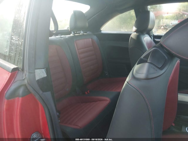 2015 Volkswagen Beetle 2.0t R-line მანქანა იყიდება აუქციონზე, vin: 3VWVS7AT5FM643755, აუქციონის ნომერი: 46131089