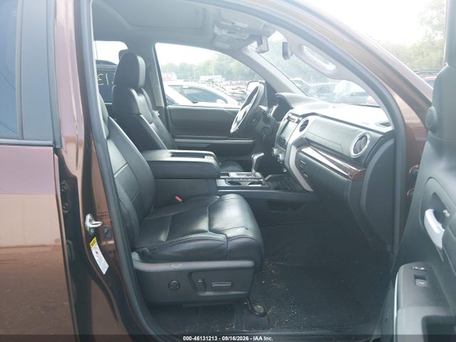 46131213 :رقم المزاد ، 5TFHW5F14HX614566 vin ، 2017 Toyota Tundra Limited 5.7l V8 مزاد بيع