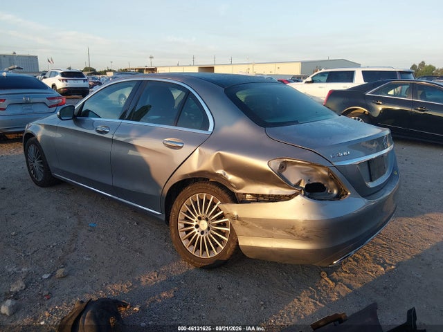 Продаж на аукціоні авто 2015 Mercedes-benz C 300 Luxury 4matic, vin: 55SWF4KB4FU015012, номер лоту: 46131625